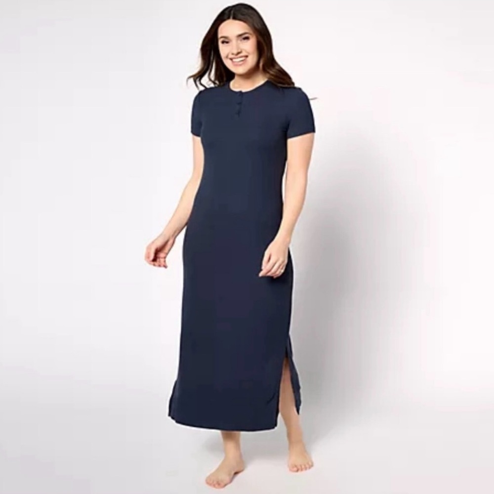 Barefoot Dreams Malibu Collection
Ultra Soft Henley Dress Indigo Color
Size 1XP‎